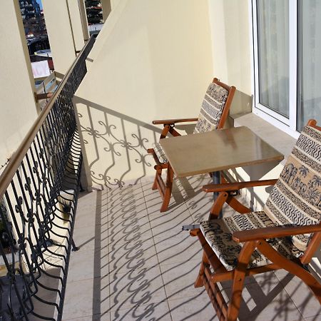 Lotus Family Hotel - Free Parking Slăntjev Brjag Exteriör bild