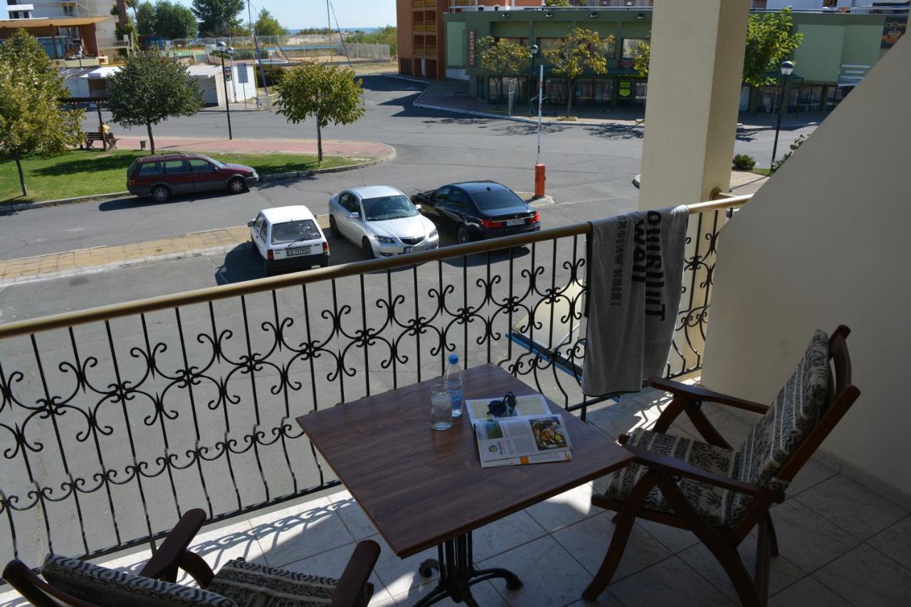 Lotus Family Hotel - Free Parking Slăntjev Brjag Exteriör bild