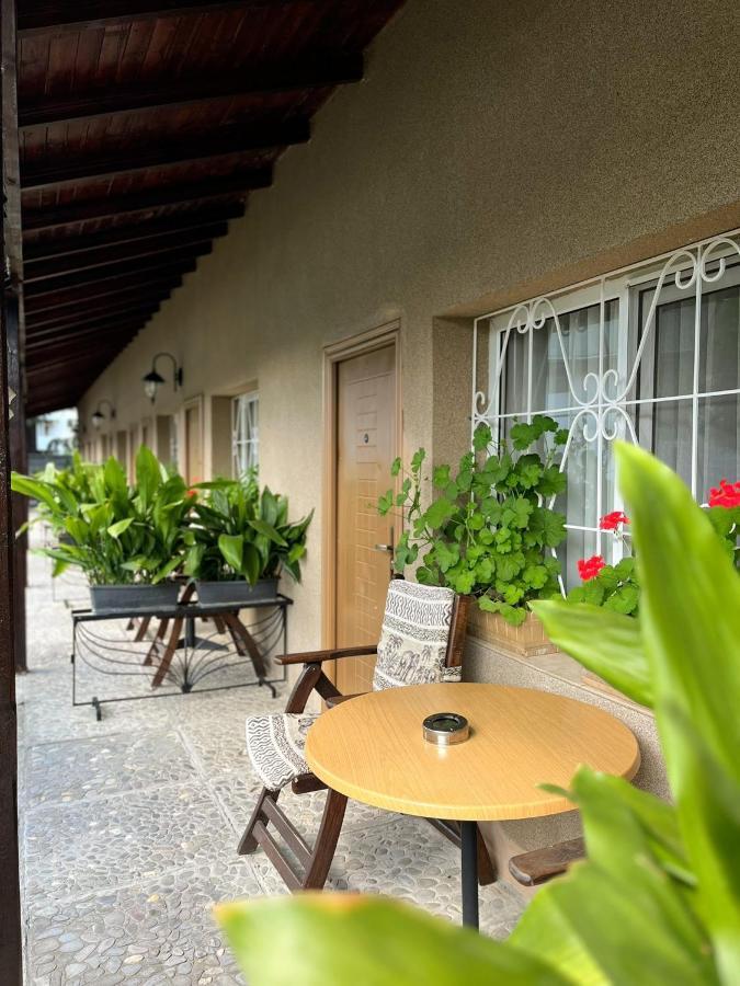 Lotus Family Hotel - Free Parking Slăntjev Brjag Exteriör bild
