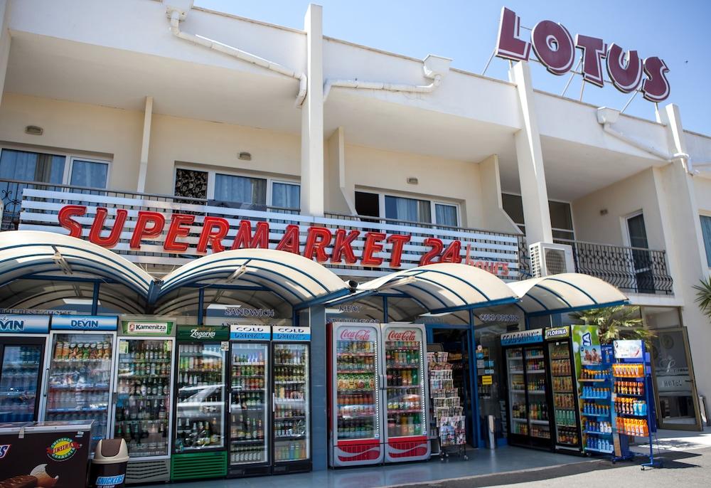 Lotus Family Hotel - Free Parking Slăntjev Brjag Exteriör bild