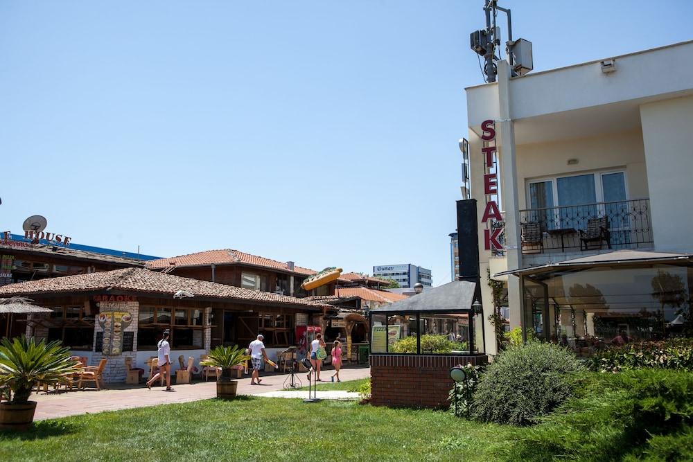 Lotus Family Hotel - Free Parking Slăntjev Brjag Exteriör bild