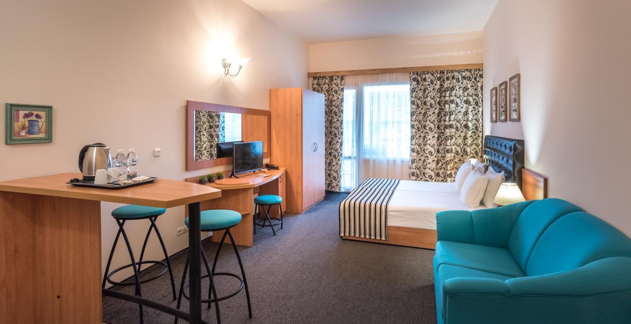 Lotus Family Hotel - Free Parking Slăntjev Brjag Exteriör bild