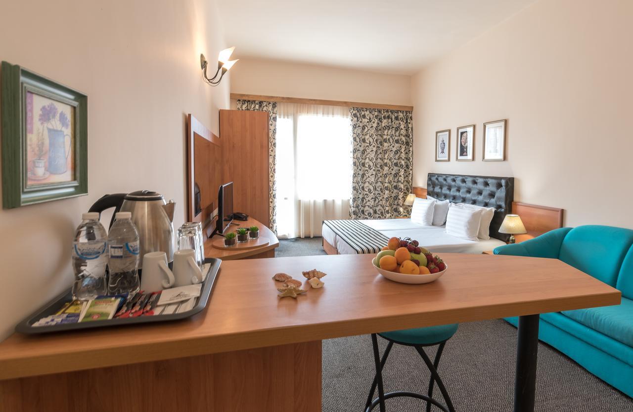Lotus Family Hotel - Free Parking Slăntjev Brjag Exteriör bild