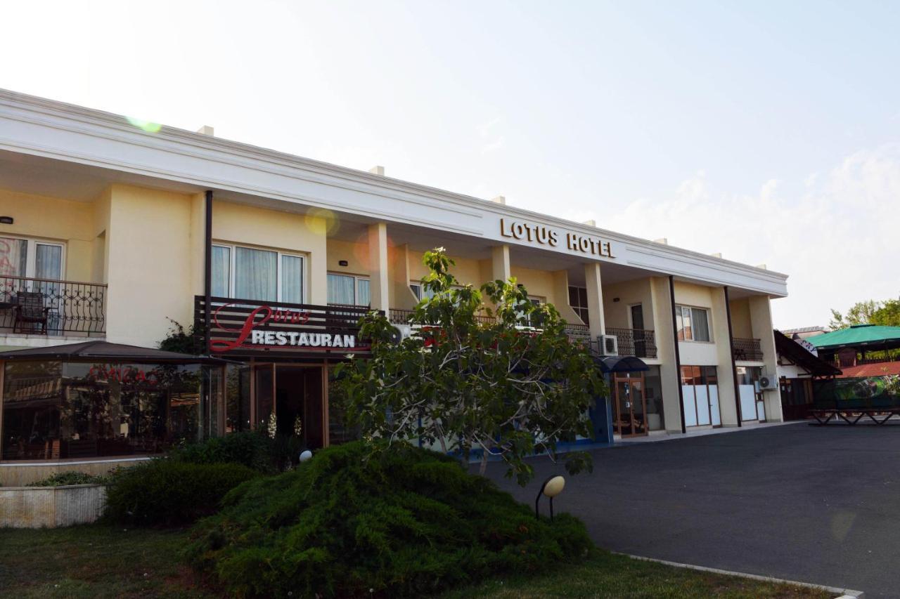 Lotus Family Hotel - Free Parking Slăntjev Brjag Exteriör bild