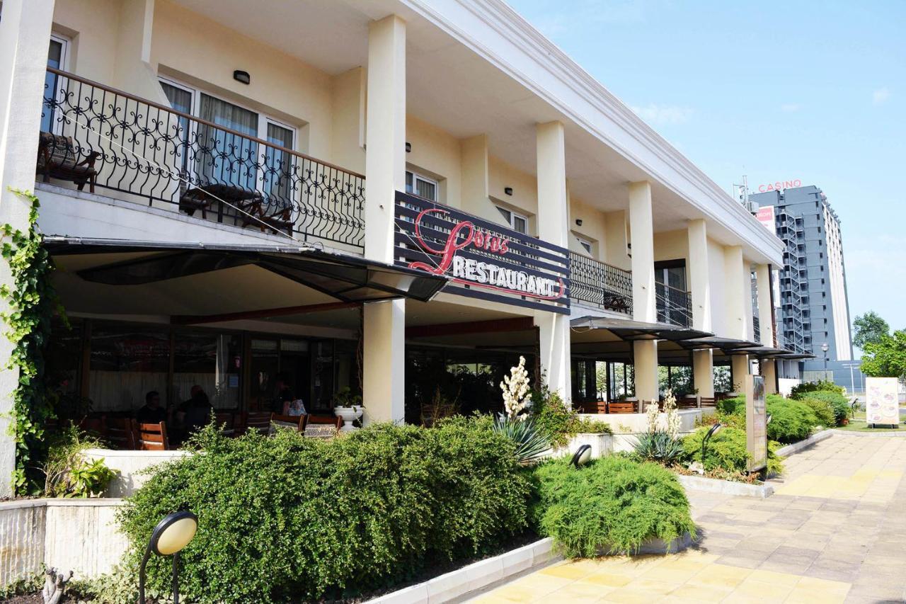 Lotus Family Hotel - Free Parking Slăntjev Brjag Exteriör bild